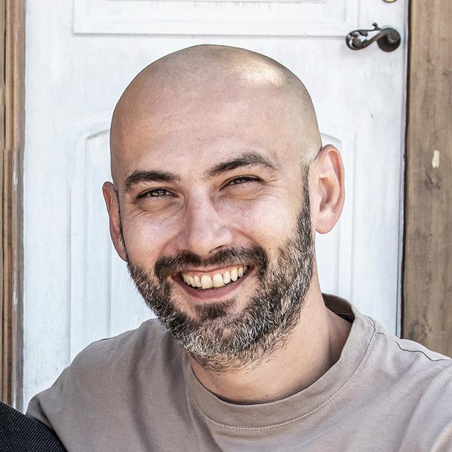 VICTOR OLĂHUȚ